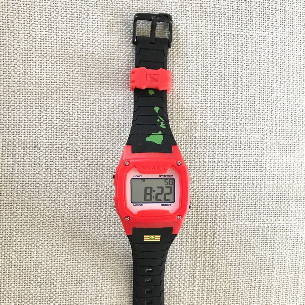 SHARK CLASSIC HAWAII BLACK/GREEN/RED/WHITE